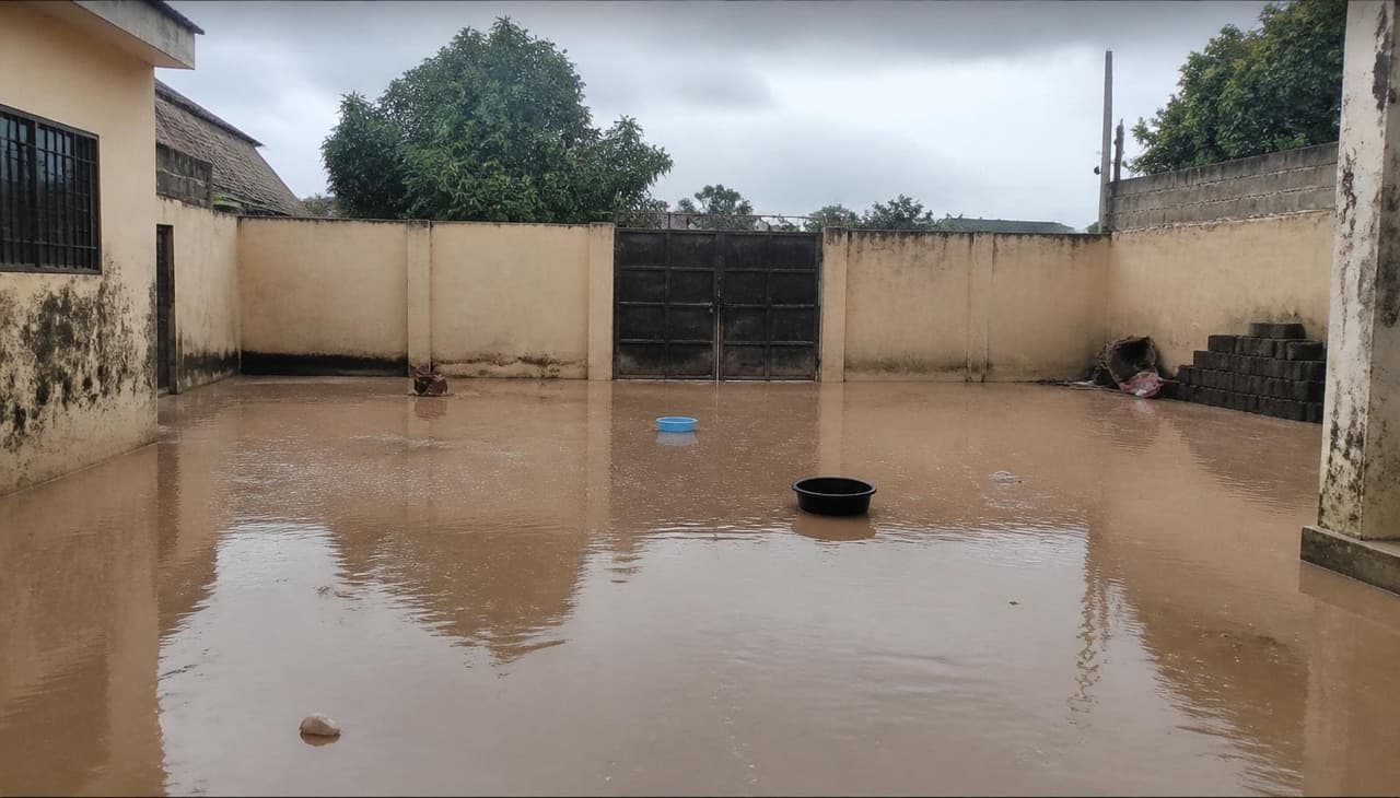 Pompage eau inondation cour maison Dakar banlieue