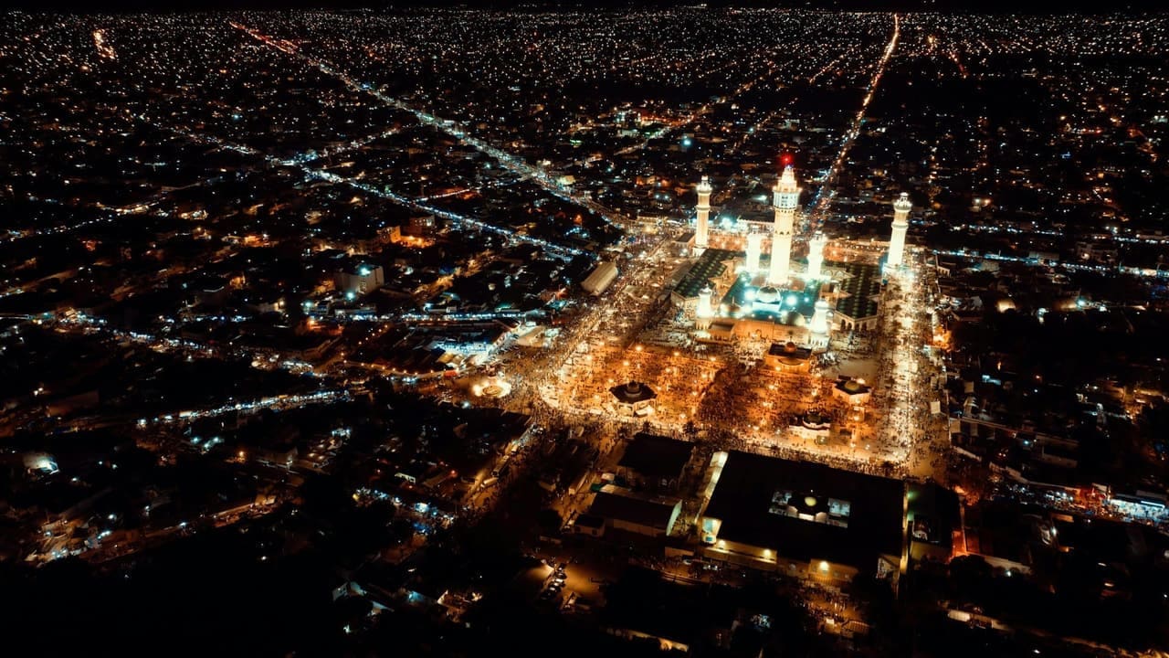 Grande Mosquée de Touba illuminée la nuit, capitale du mouridisme, Sénégal